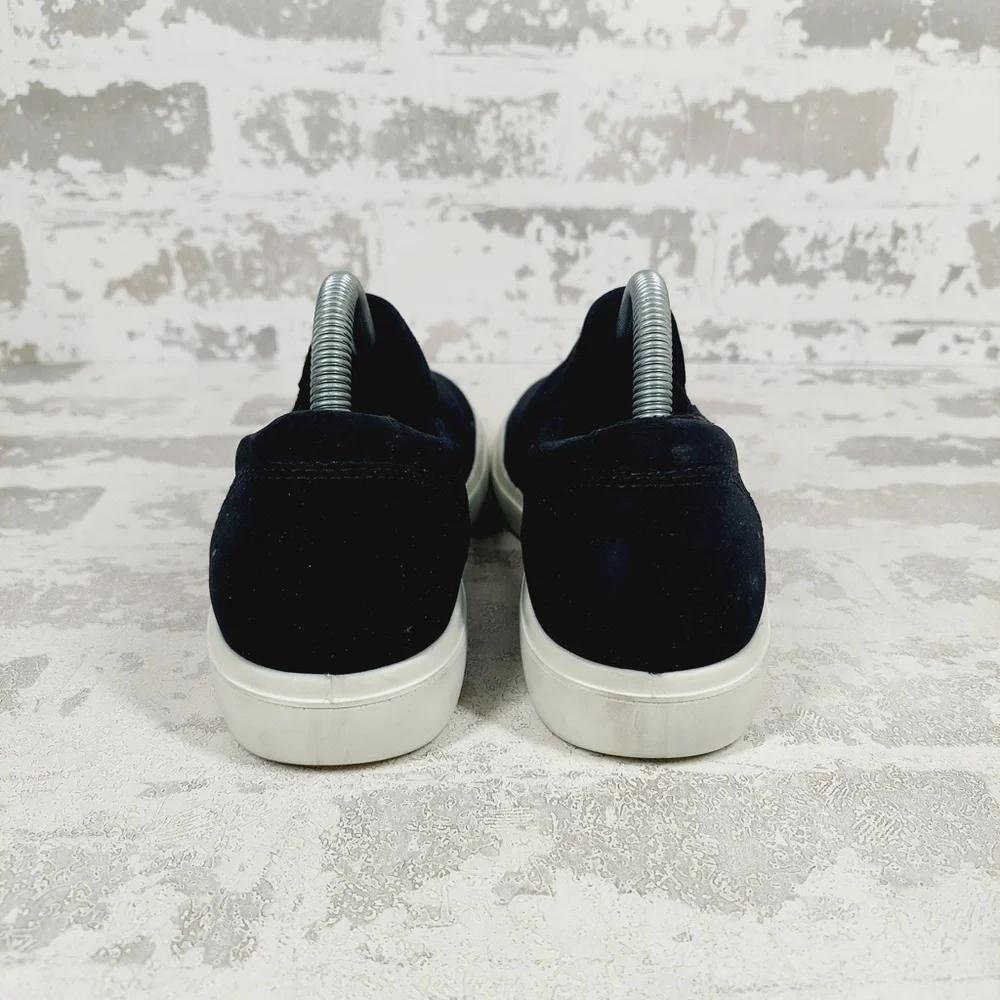 NEW ECCO Slip On Sneakers Women 5 Black Canvas Comfort Casual Chic M540